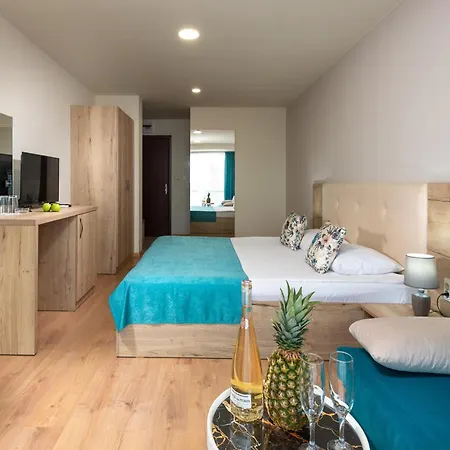 Sea View Hills מלון