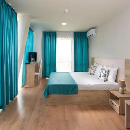 Sea View Hills מלון *
