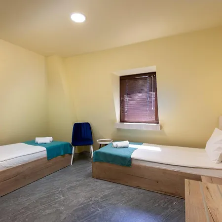 Sea View Hills 酒店 *